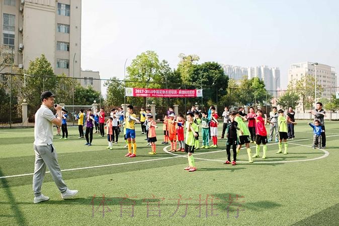 五超联赛“社区行” 继续助力社会足球发展