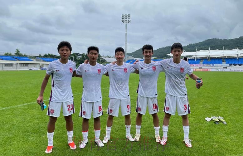 首届中韩青少年对抗赛昨日落幕，恒大足校夺冠，海港获季军